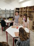 Keramická dílna - výroba kachlí ke Dni matek 5.A 2021/22
