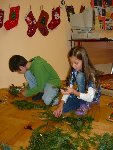 Noc ve škole - výroba adventních ramínek 5.C 2011/12