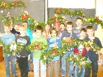 Noc ve škole - výroba adventních ramínek 5.C 2011/12